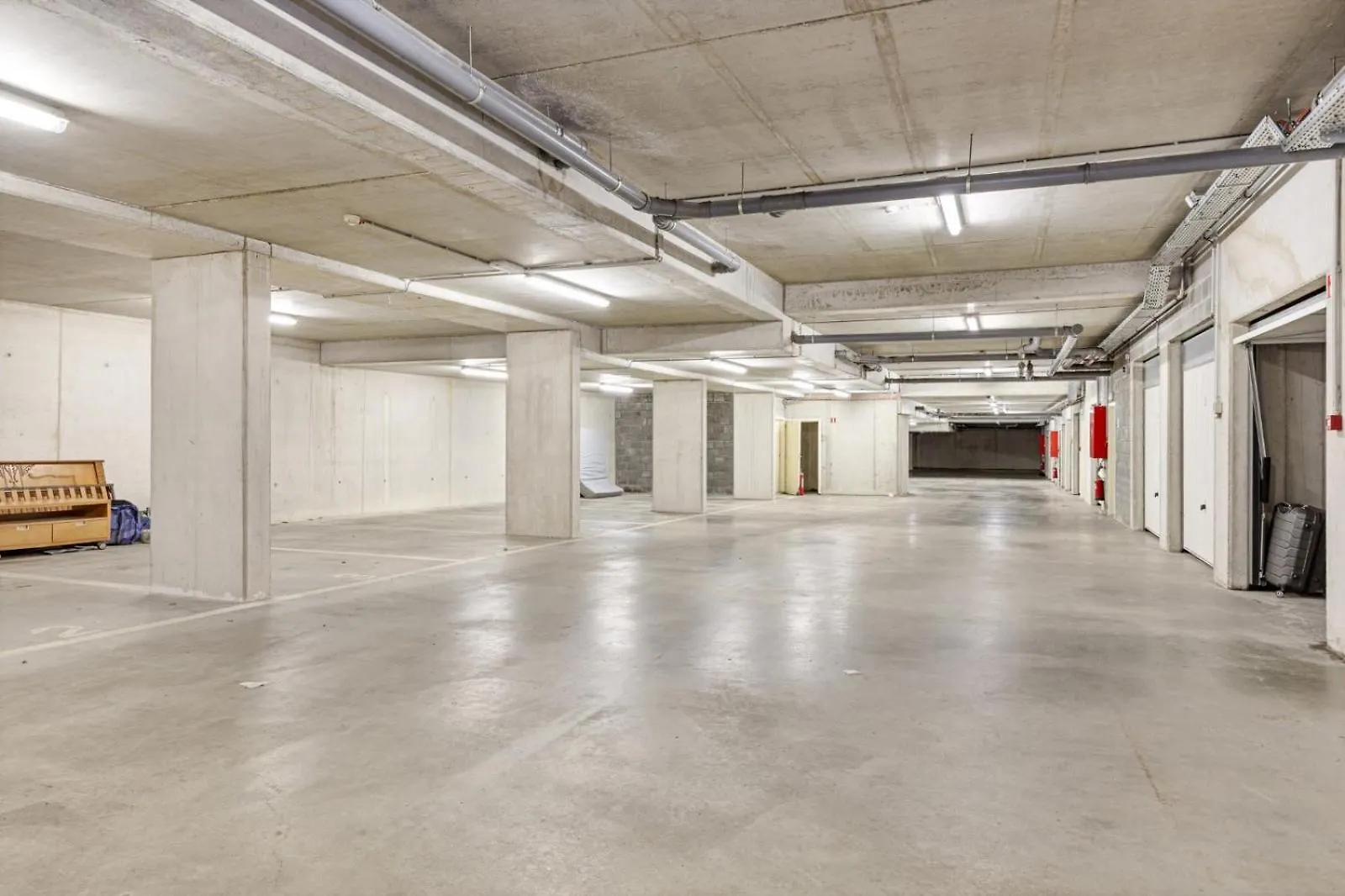 Ruim 2 Slaapkamer Appartement Met Parking Nabij Navo Machelen Belgium