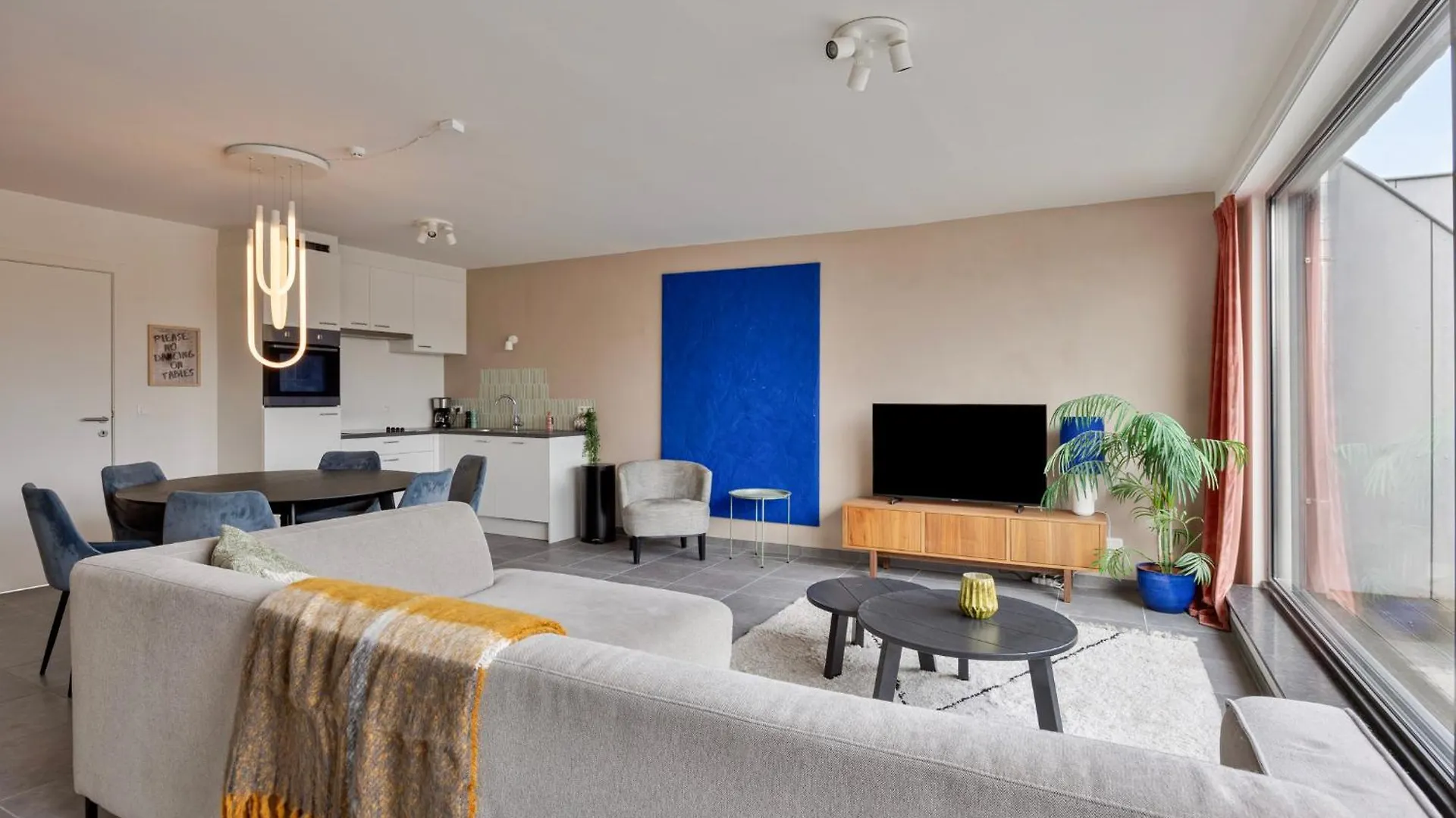 Ruim 2 Slaapkamer Appartement Met Parking Nabij Navo Machelen 0*,  Belgium