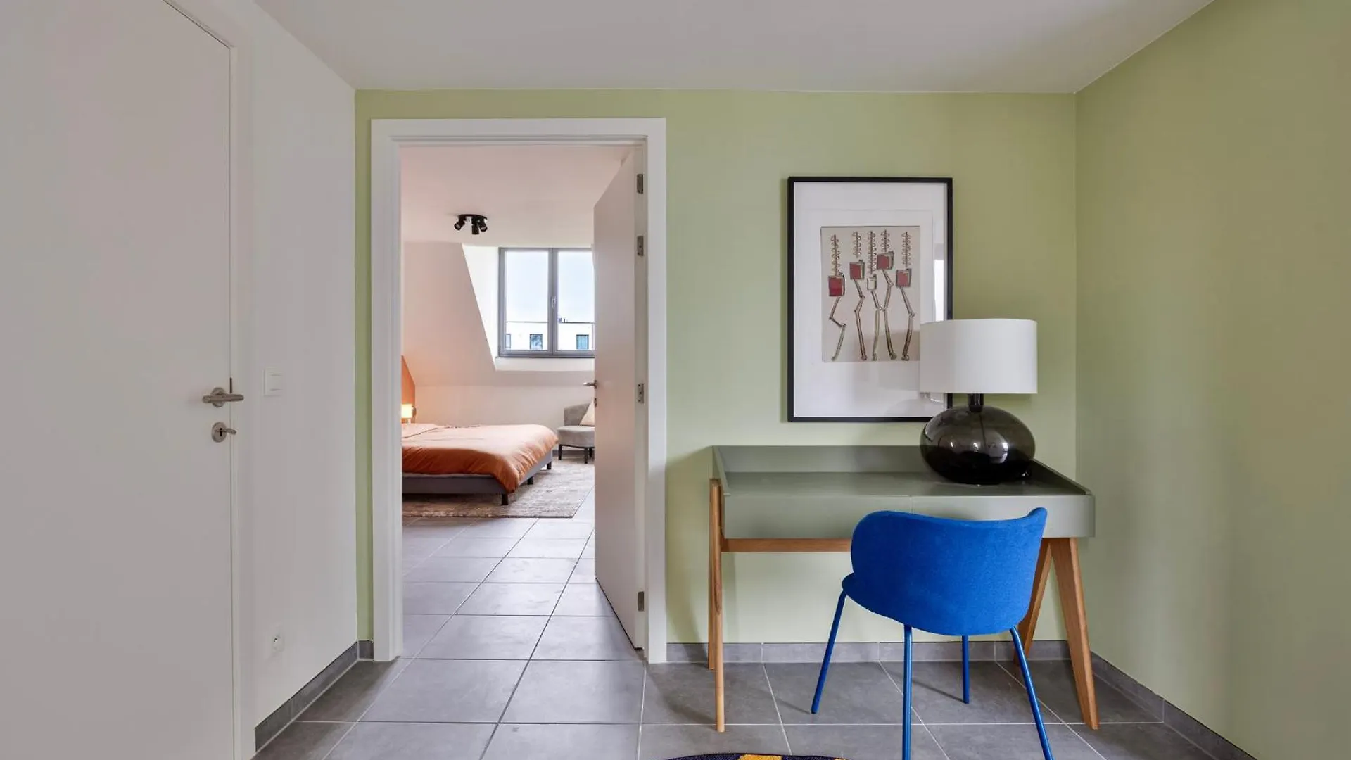 Ruim 2 Slaapkamer Appartement Met Parking Nabij Navo Machelen 0*,  Belgium